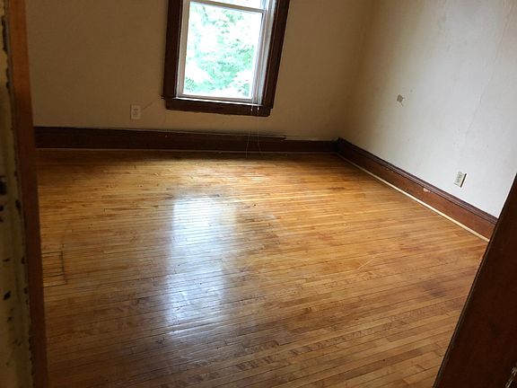 4th image of 149 N Maria Ave