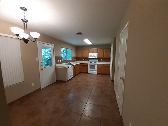 3rd image of 3919 Privet Pl