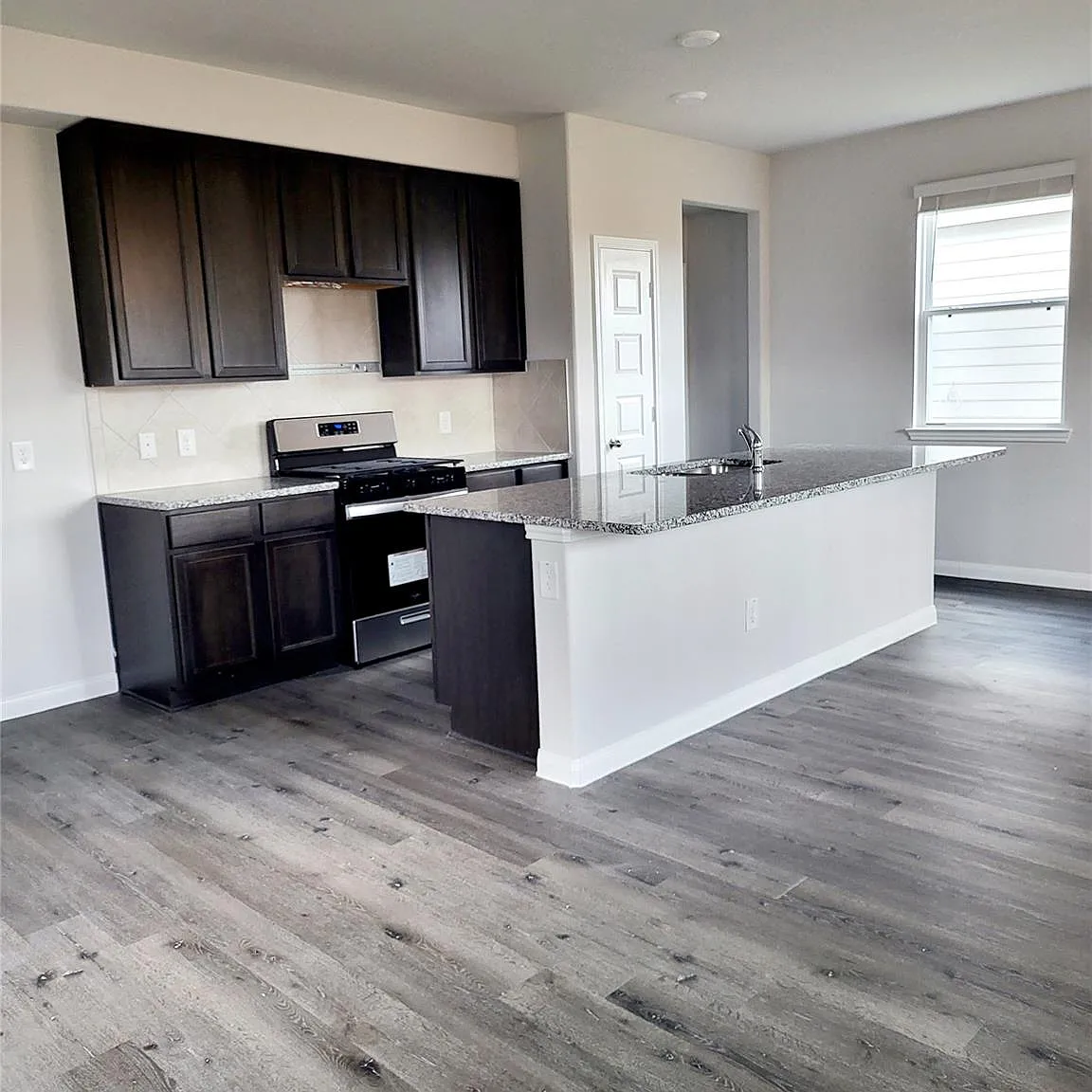 3 bed, 2.5 bath, 1714 sqft, $1,950 — Photo 4