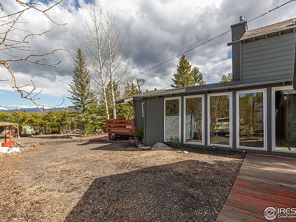 5th image of 221 Aspen Dr