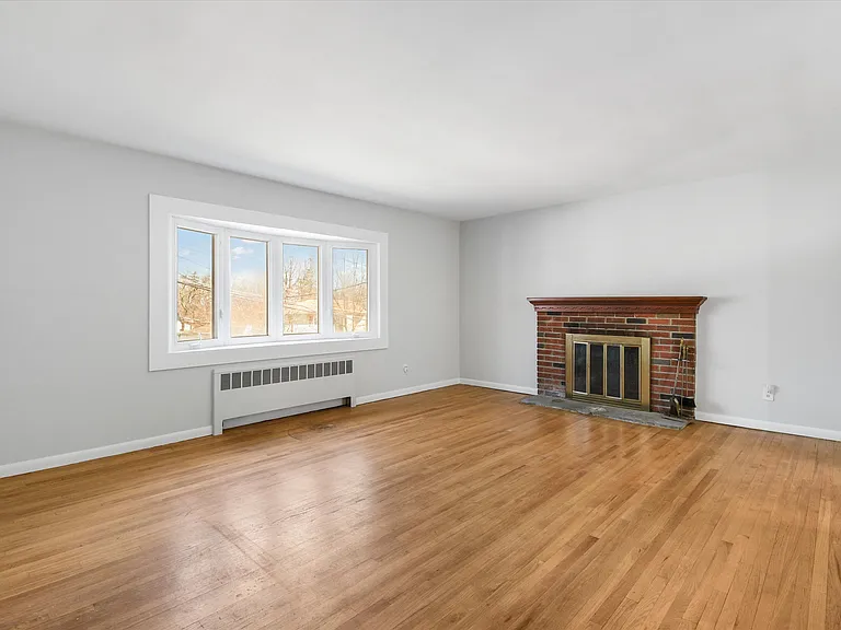 846 Hartsdale Rd — Photo 4