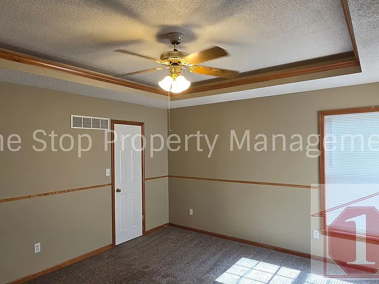 16002 Harold Dr — Photo 20