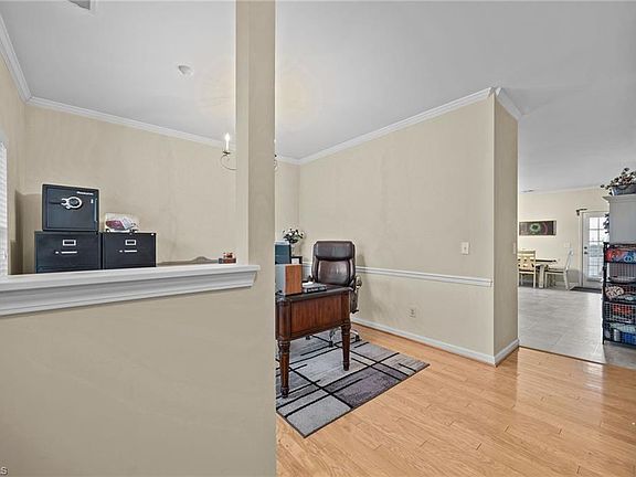 4th image of 1511 Brambleton Ct