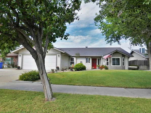 335 Kenwood Drive, Lemoore, CA 93245