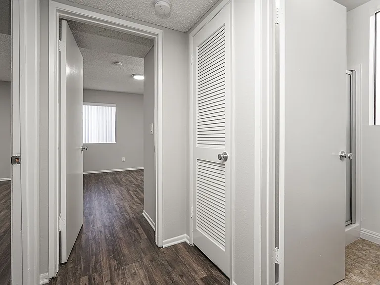 321 N Cedar St — Photo 15