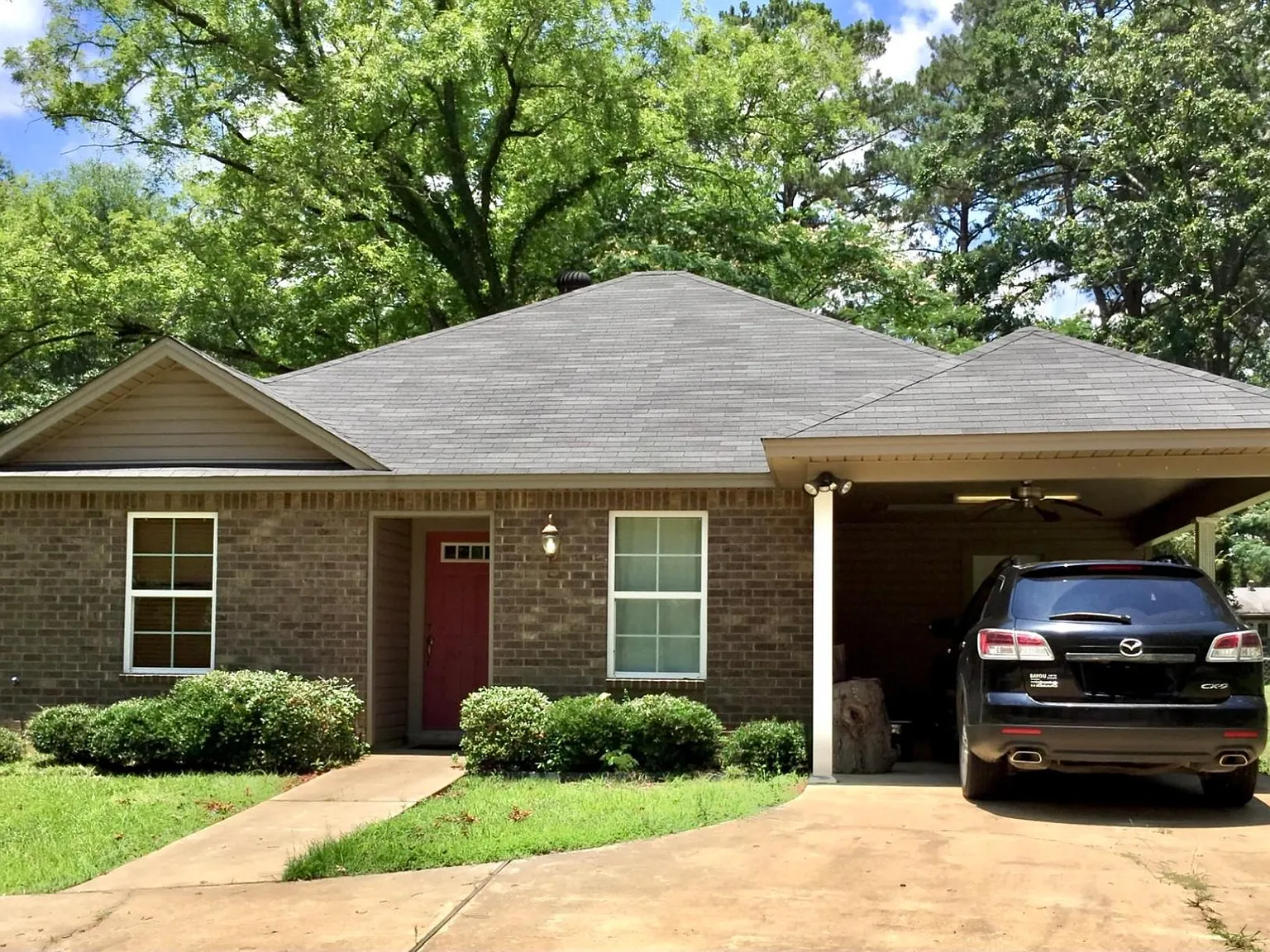 3 bed, 1400 sqft, $1,500 — Photo 1