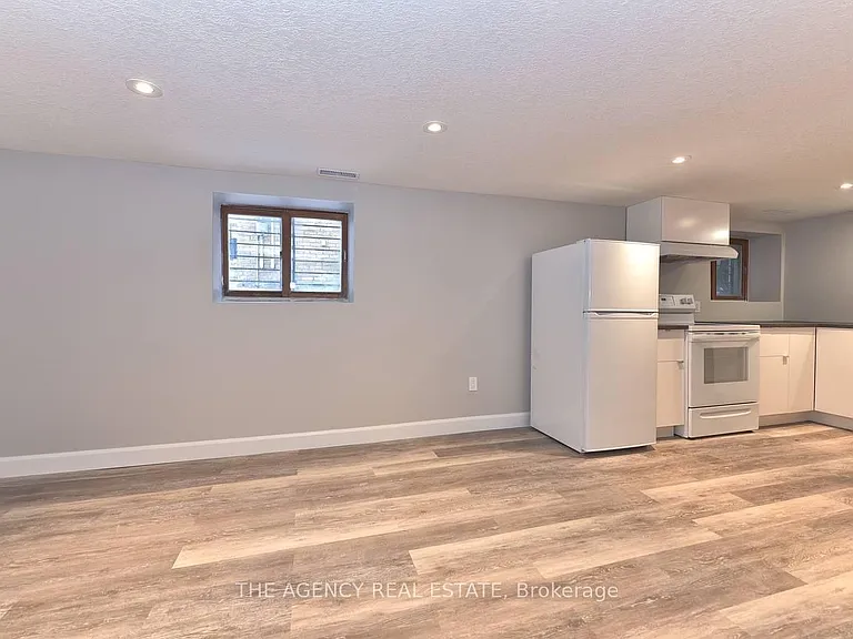 870 Queens Ave — Photo 6