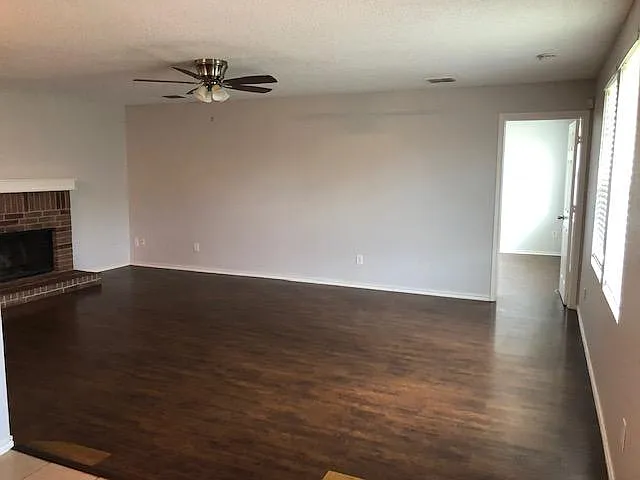4 bed, 1972 sqft, $2,200 — Photo 4