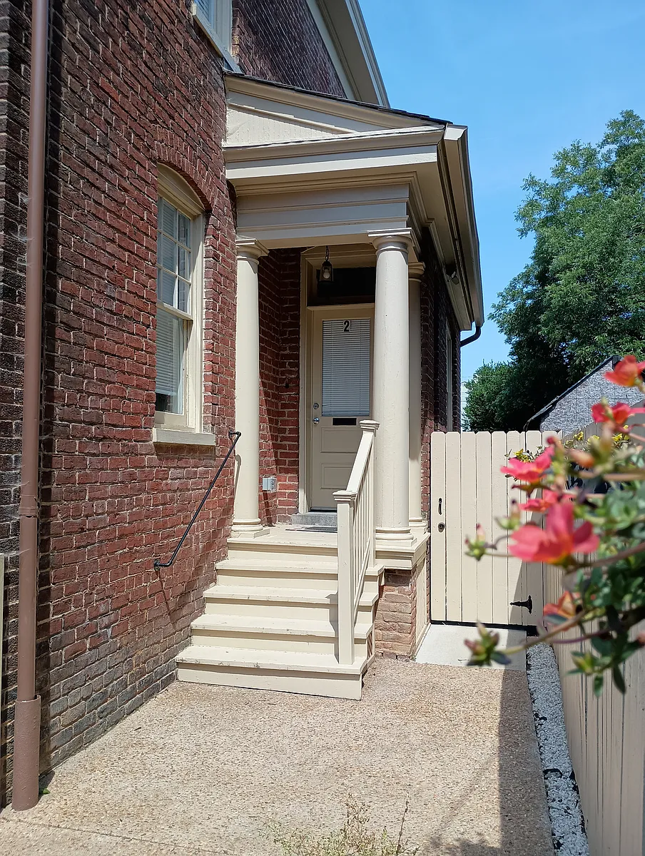 Building Photo - 508 Saint James St #2