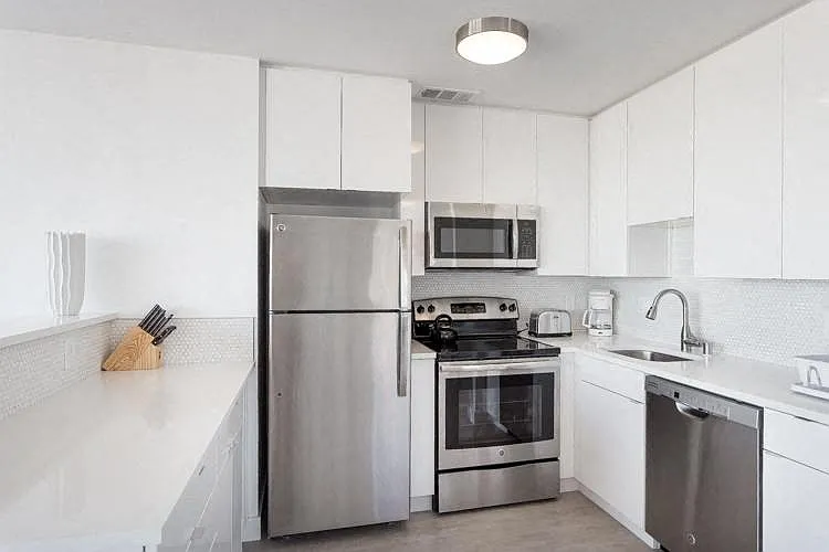 Crystal Tower Apartments — Photo 7