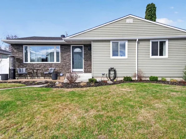 10740 44th St NW, Edmonton, AB T6A 1W4
