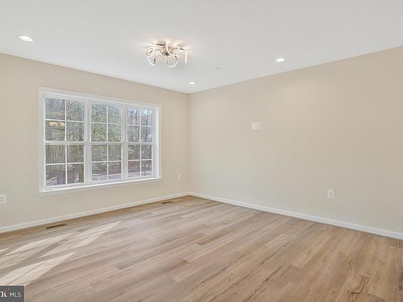 4th image of 1160 Golden West Way