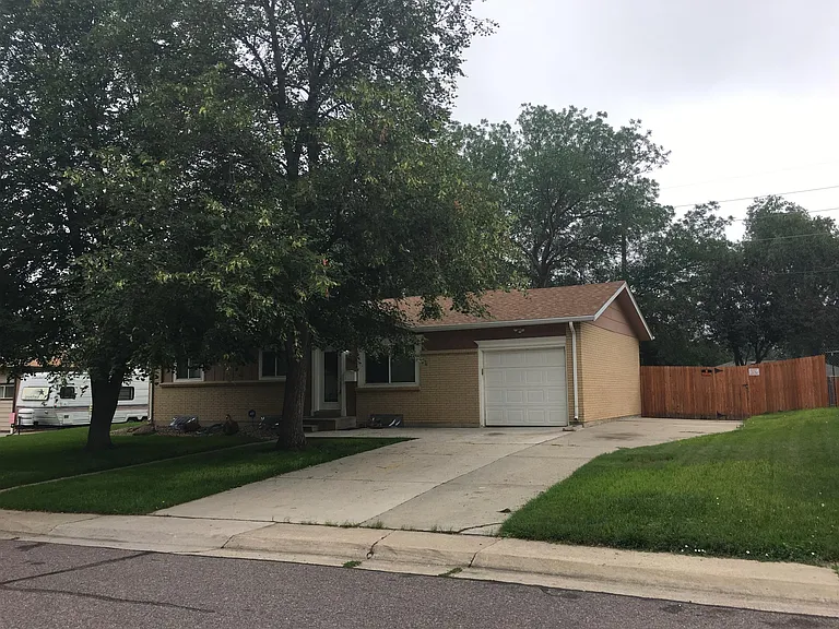 390 S Taft St — Photo 5