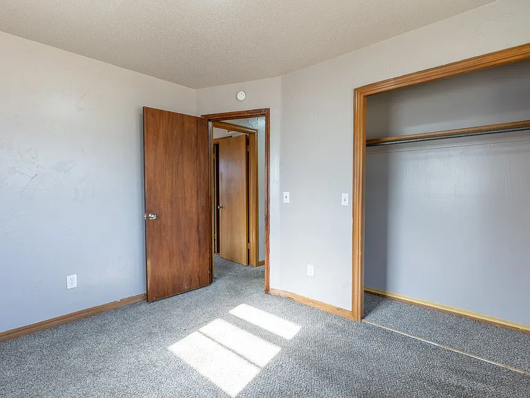1421 Shalimar Dr — Photo 14