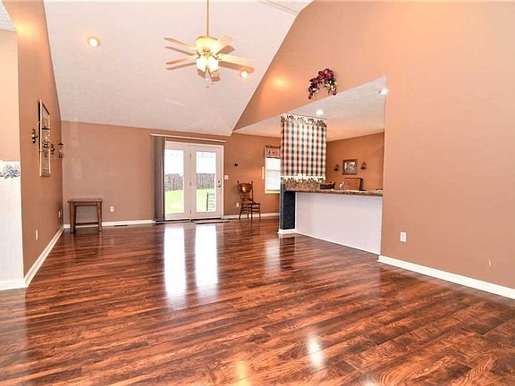 2nd image of 629 Bailey Dr