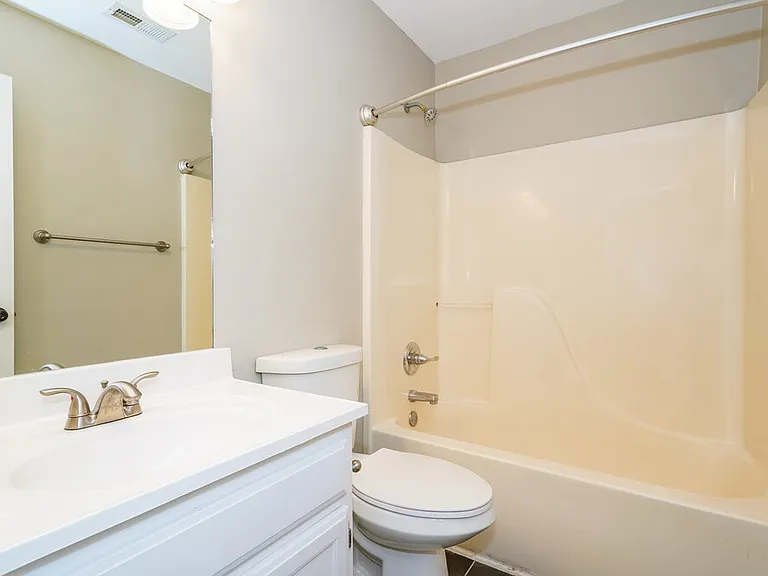 2817 Sutherland Dr — Photo 16