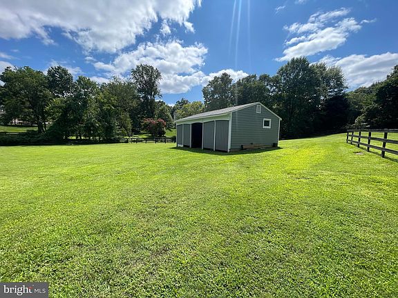 4th image of 3008 Fox Den Ln