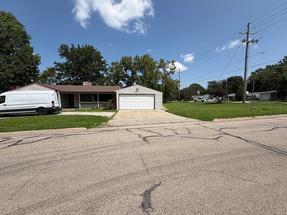 2100 Orchard Ln