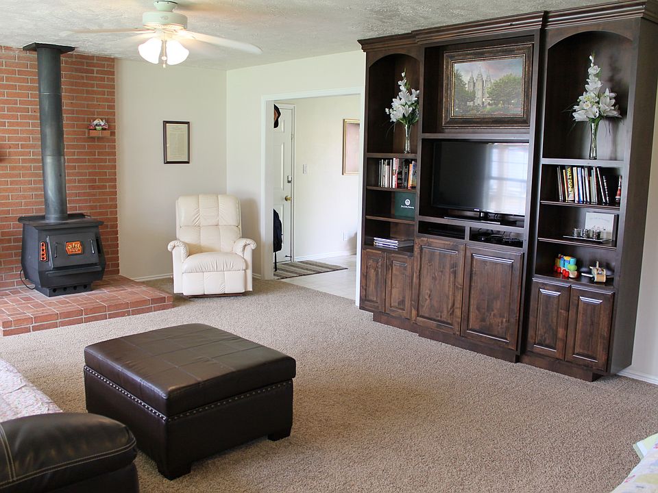 2nd image of 1989 S Hibiscus Cir