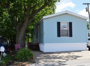 106 1st St, Bloomington, IL 61704