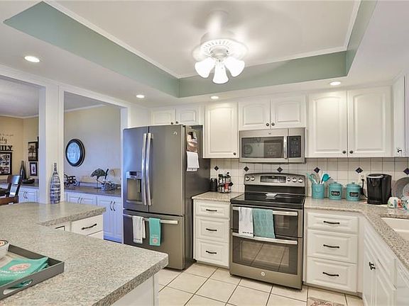 4th image of 1201 Belleflower St #107