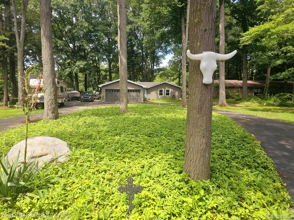 710 New York Ave, Marysville, MI 48040