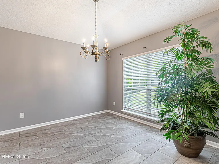 2243 Trailwood Dr — Photo 6