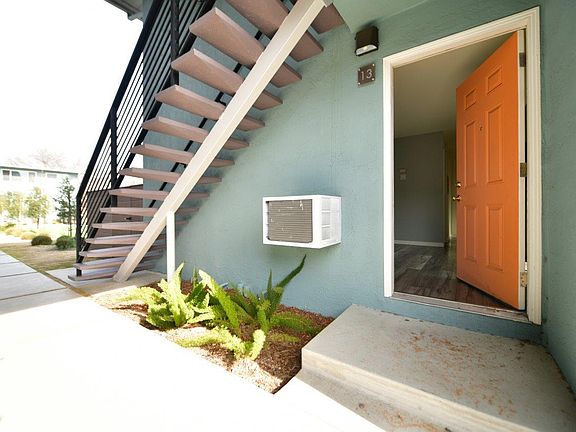 3rd image of 1726 Lacassie Ave APT 13