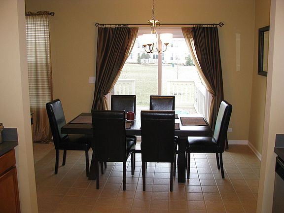 Dinette w/deck overlooking park