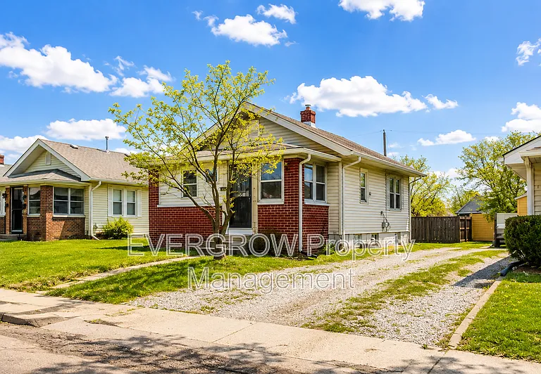1417 N Denny St — Photo 2
