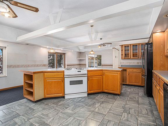5th image of 732 Community Dr