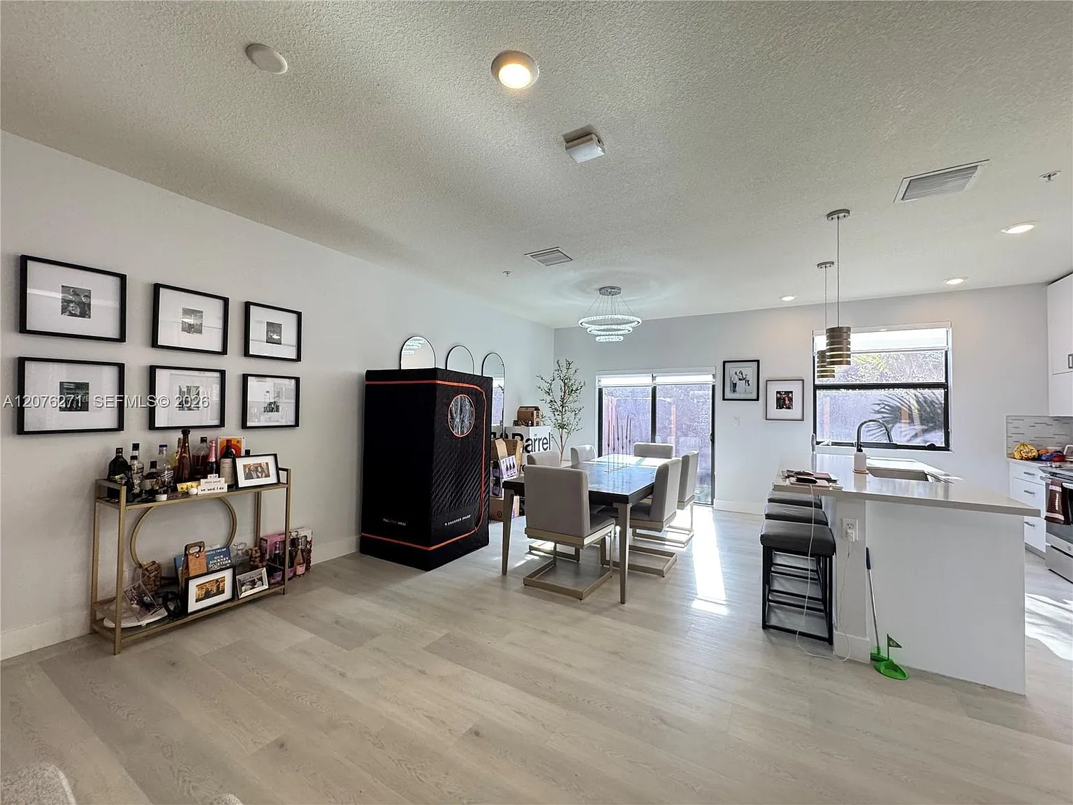 3 bed, 2.5 bath, 1425 sqft, $3,800 — Photo 3