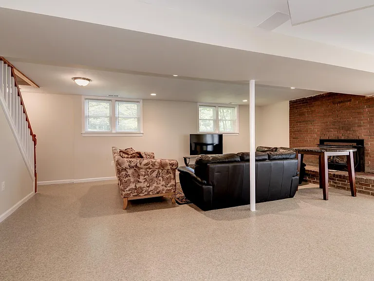 6275 Fenwick Rd — Photo 27