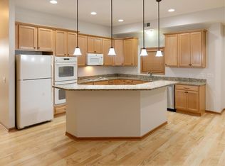 9630 Independence Cir #204, Chanhassen, MN 55317