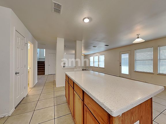 4th image of 1003 San Antonio Dr
