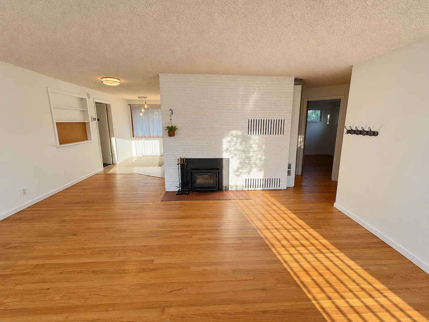 3 bed, 1720 sqft, $3,340 — Photo 4