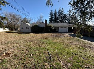 70 Scrub Oak Rd, North Haven, CT 06473