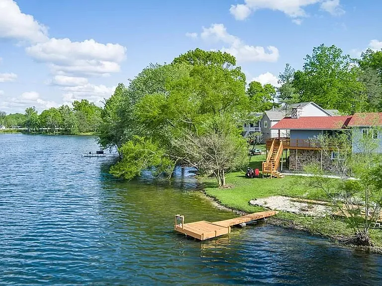 258 Idlewild Dr — Photo 2