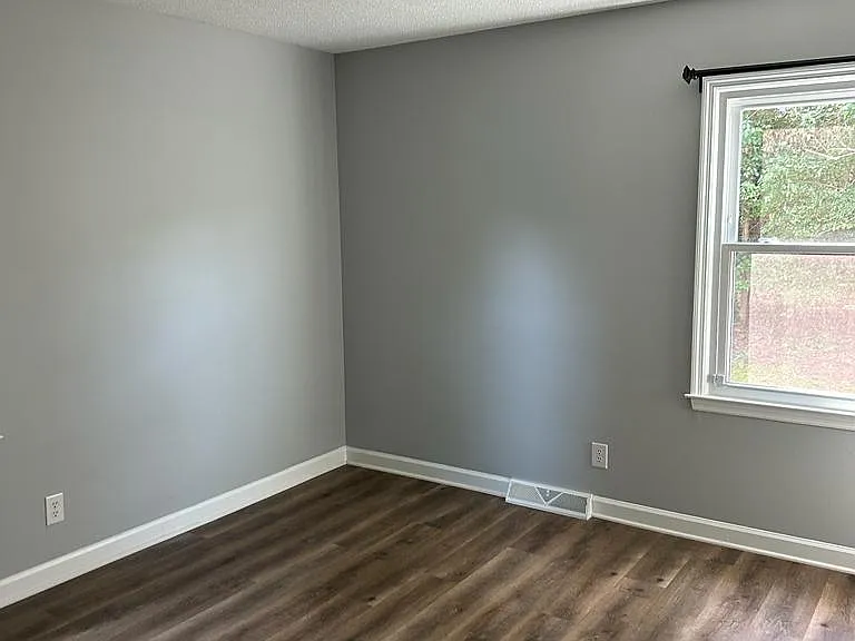 9818 Valley Rd — Photo 14