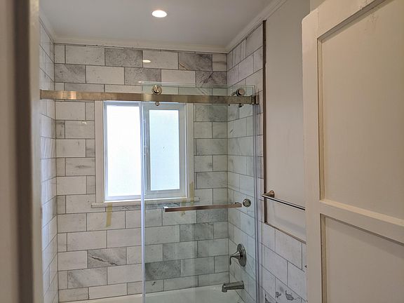 5th image of 1323 N Harper Ave #2