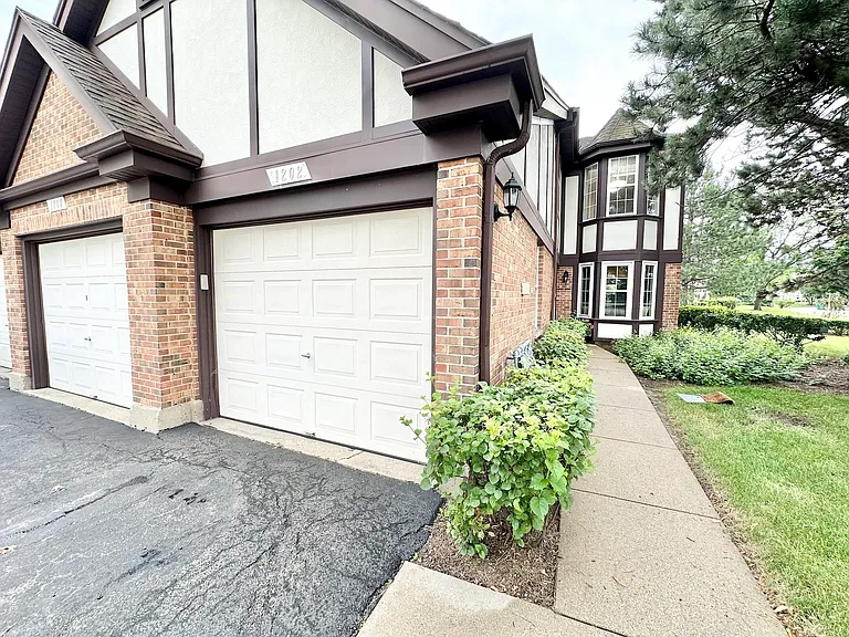 1202 Clearview Ct — Photo 1