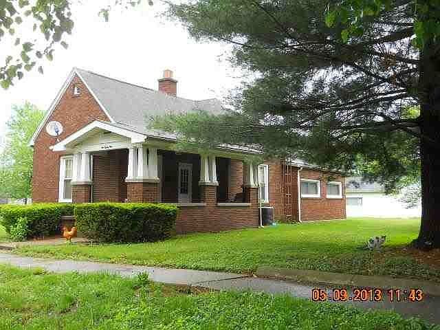 2nd image of 689 N Main St