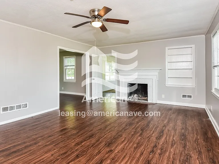 1587_003_wm_-_living_room_12984374.jpg