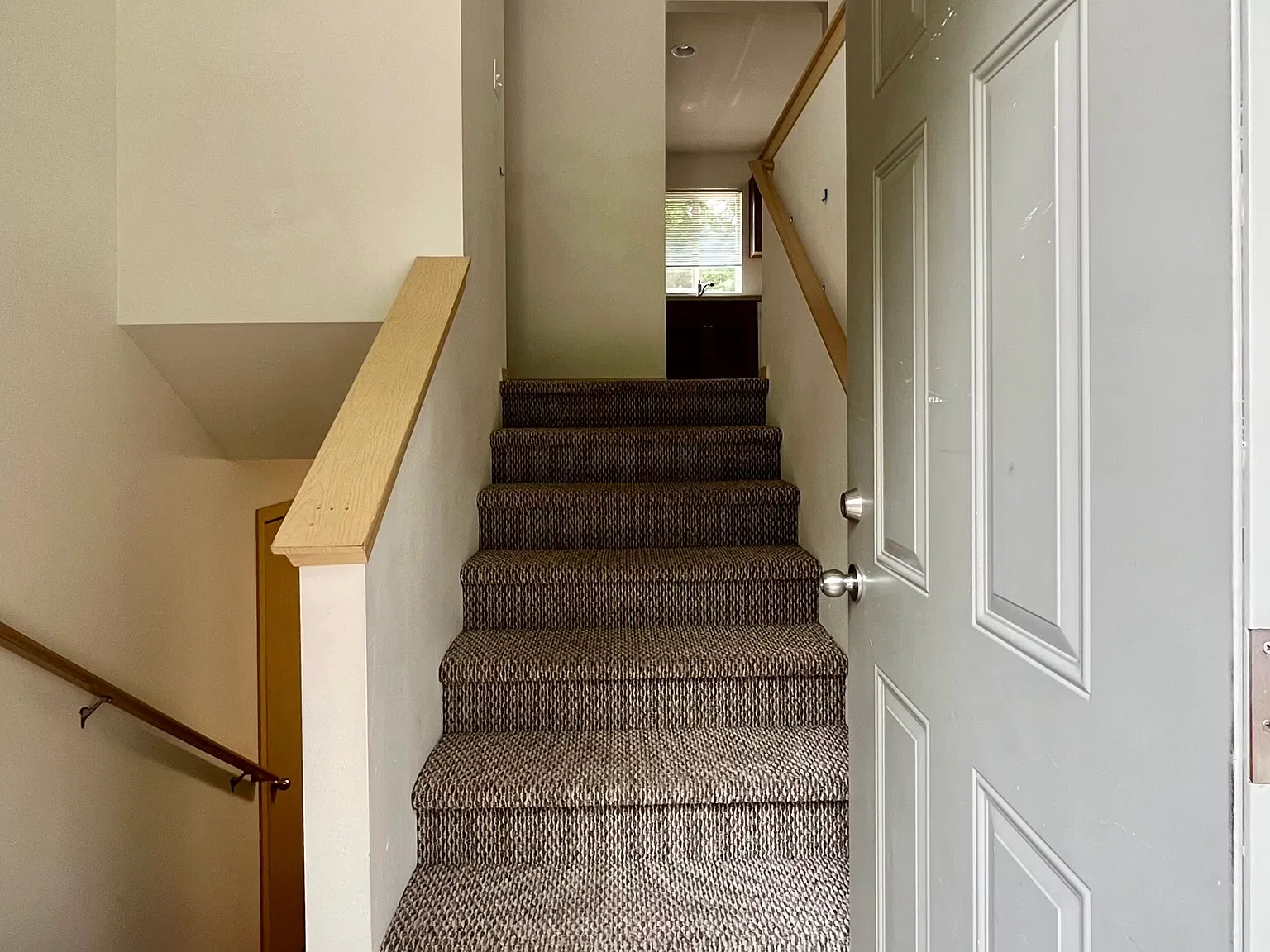3 bed, 1500 sqft, $2,100 — Photo 2