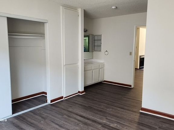4th image of 7112 Woodman Ave #111