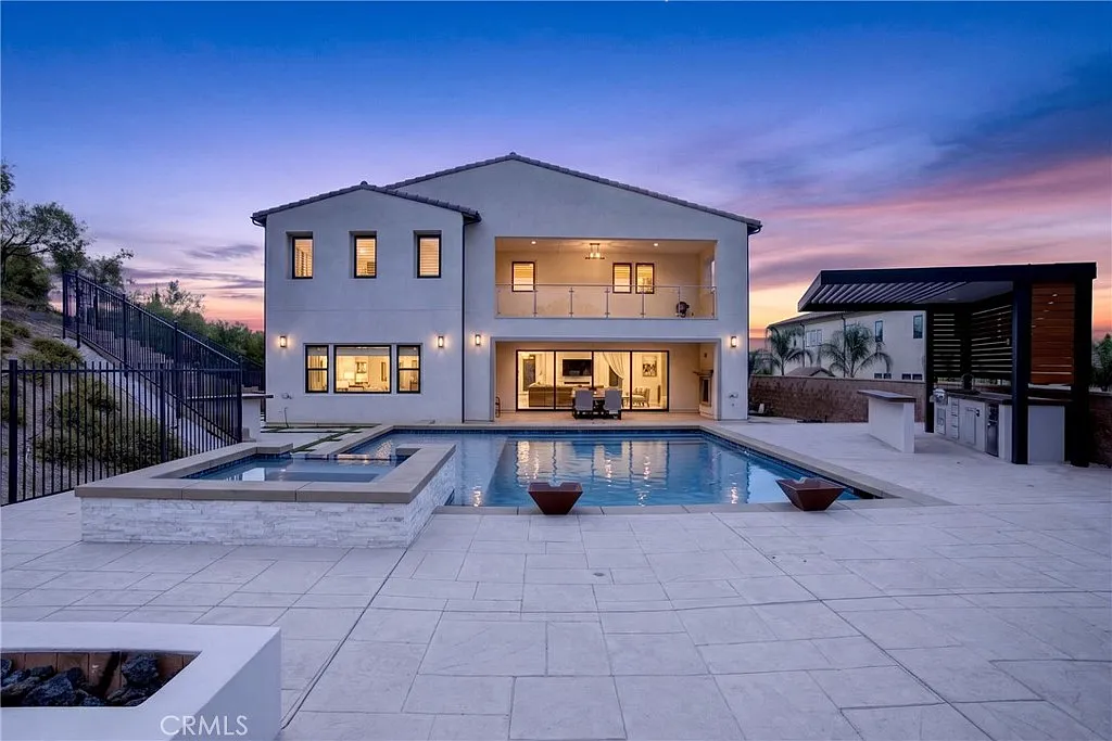 5 bed, 5.5 bath, 5483 sqft, $13,500 — Photo 2