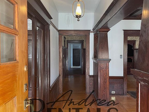 5th image of 3929 Everett Ave #B