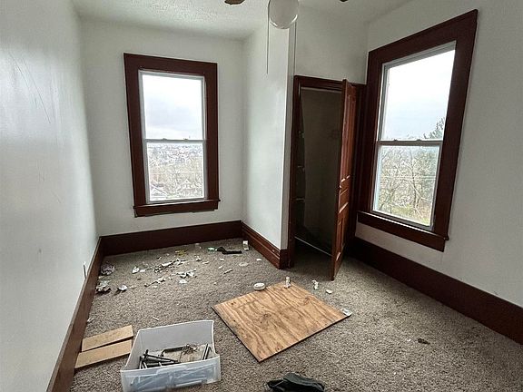 4th image of 213 Watson Ave