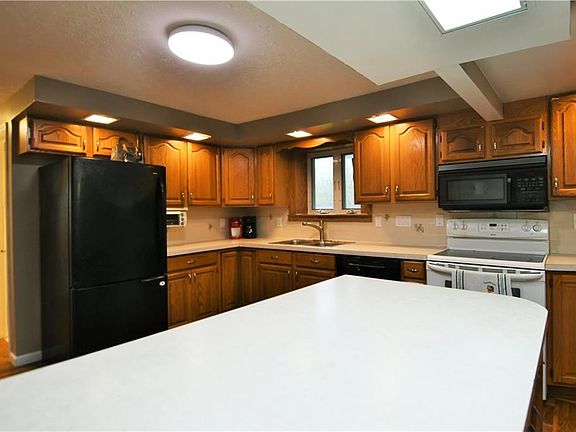 5th image of 4137 Birchwood Dr N