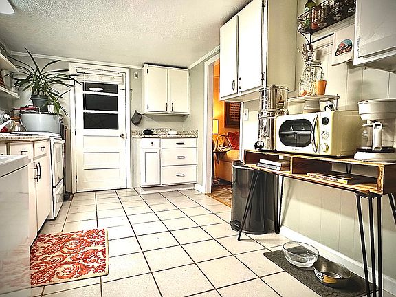 4th image of 209B Marshall Ave